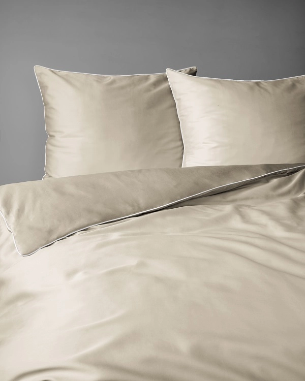 Luskusowa Pościel Jednokolorowa Z Lamówką Makosatyna 180x200 cm. Piaskowa Luskusowa Pościel Jednokolorowa Z Lamówką Makosatyna 180x200 cm. Piaskowa